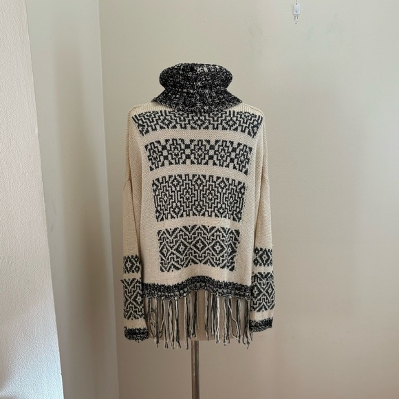 Miss Me Rare Bohemian Southwestern Navajo Fringe Turtleneck Sweater Size M/L - Picture 4 of 12